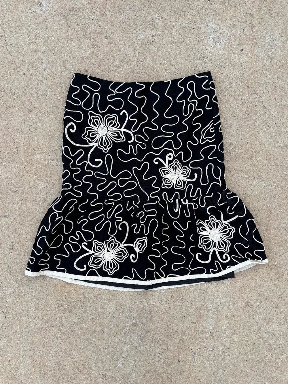 100% Linen Trim Nanette Lepore Black Skirt White Floral Embroidery/Hem Size 10
